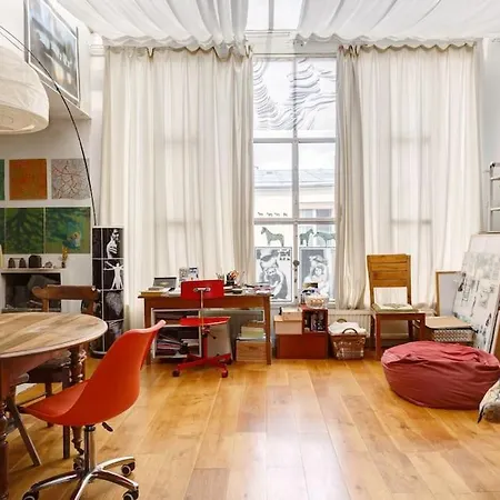 Apartment Sous Le Ciel De Paris, Petite